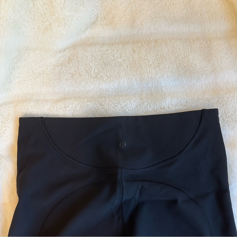 Lululemon Ribbed Countoured Shorts - Picture 8 of 9